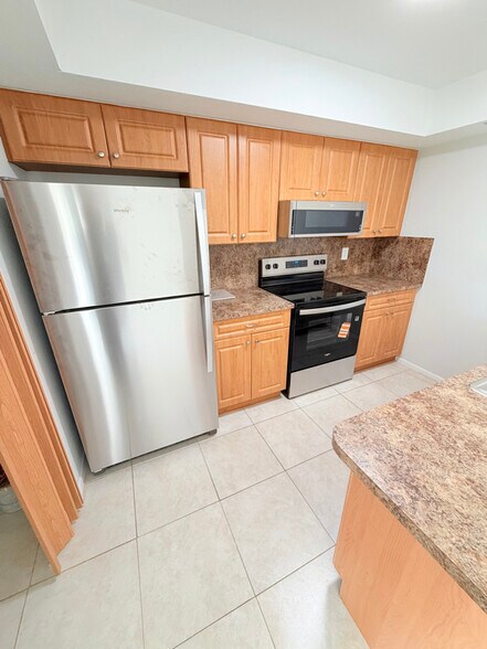 Building Photo - 1102 SE 8th Terrace