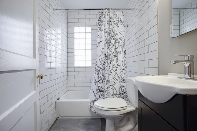 Building Photo - 2522 N Edwin Cir