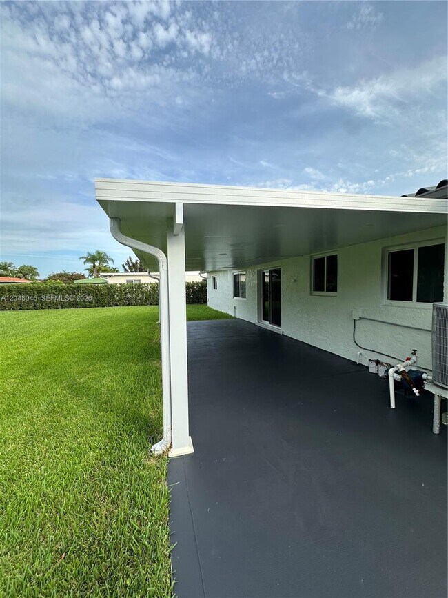 Building Photo - 10790 SW 66th Dr