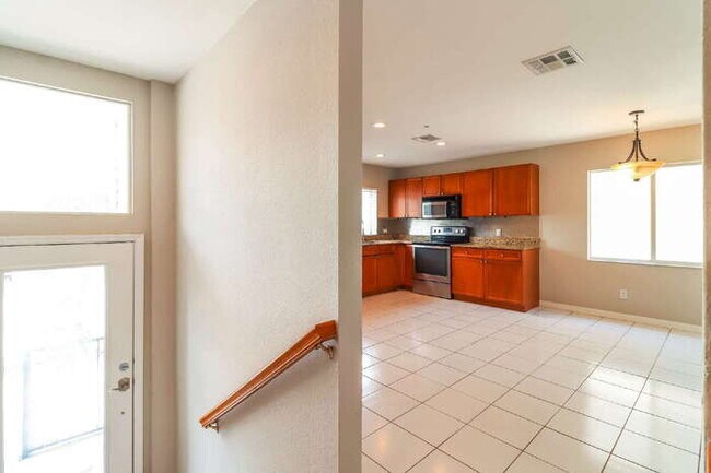 Building Photo - Tropical Dunedin Rental