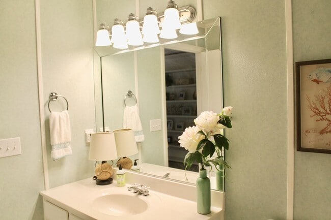 Building Photo - Spacious, Open Floor Plan at the end of 81...