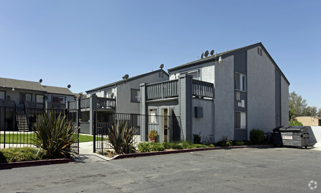 Primary Photo - 16405 Valencia Ave