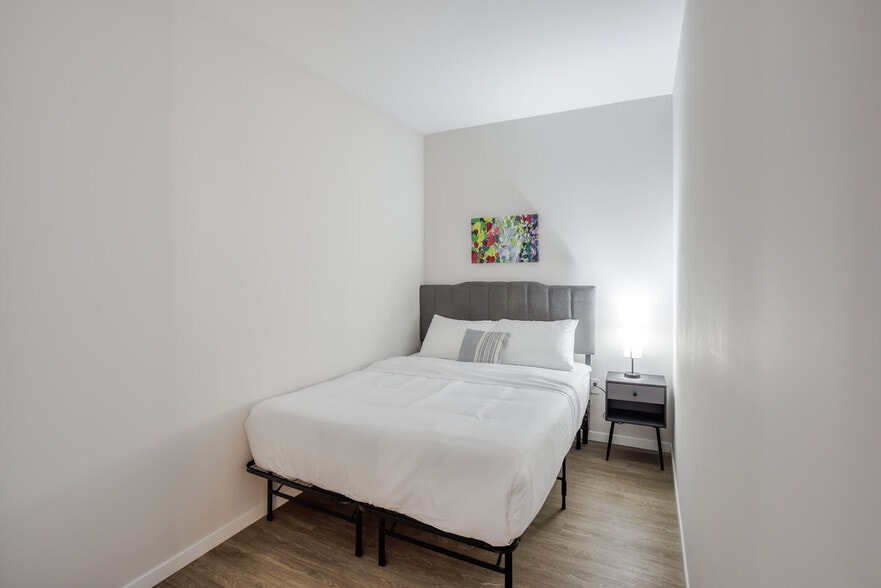 Building Photo - 1 W 4th St