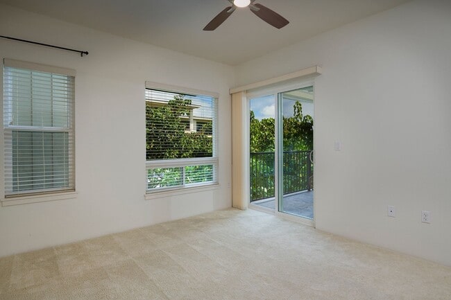 Building Photo - 2 bedroom 2 bath with 2 covered parking Kailua