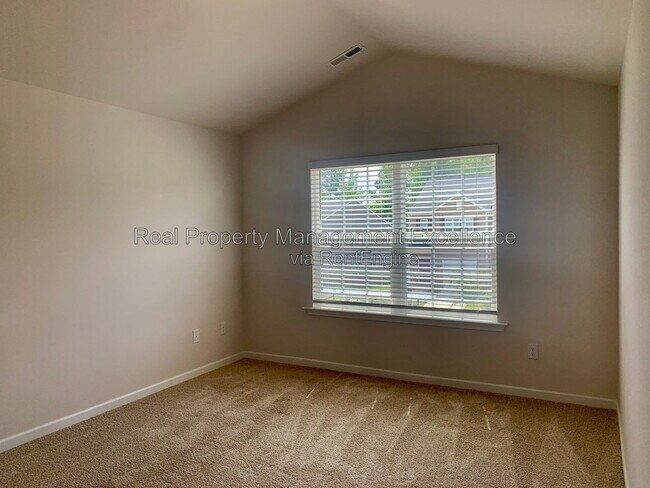 Building Photo - 213 David Hl Dr