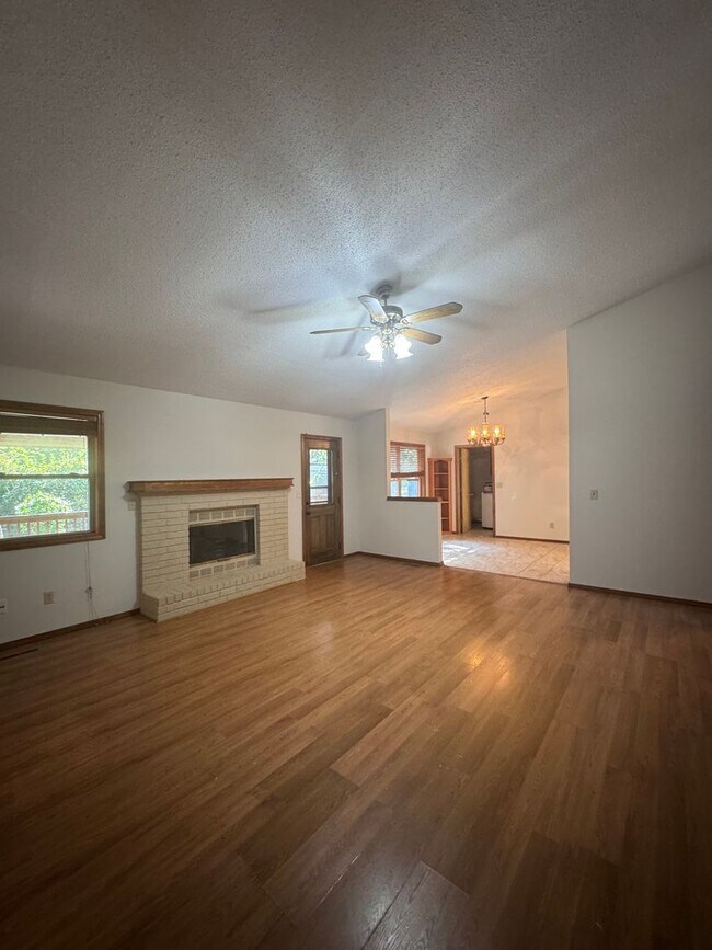 Building Photo - Spacious Home with large parklike yard