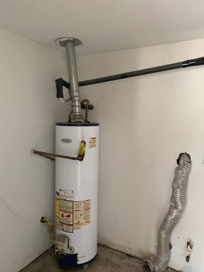 Building Photo - 8710 Dinkins St