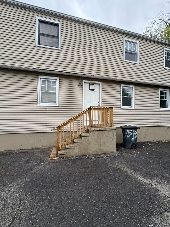 Building Photo - 6 Kilborn St