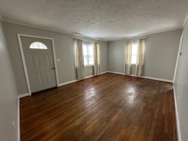 Building Photo - 1279 E N Broadway St