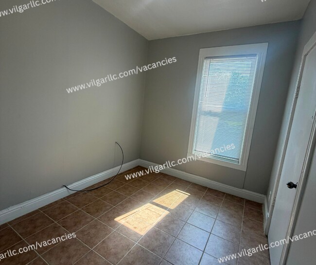 Building Photo - 5634 Claude Ave