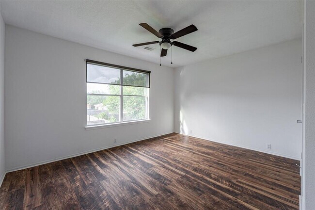 Building Photo - 20018 Larkspur Landing