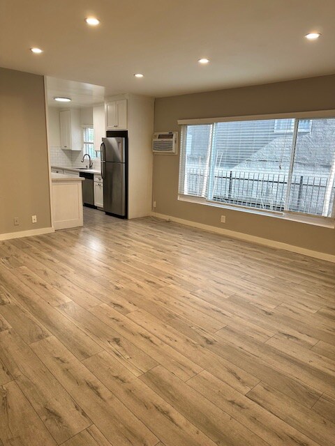 Building Photo - 7555 De Longpre Ave