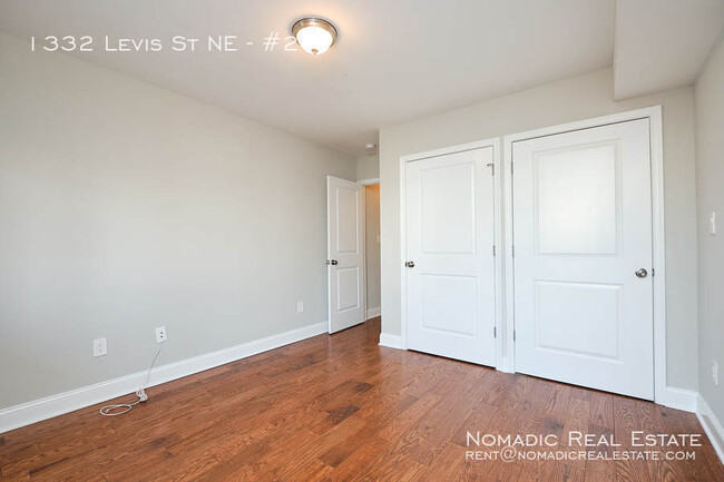 Building Photo - $500 OFF FIRST MONTH'S RENT! 2 Bed / 1 Bath