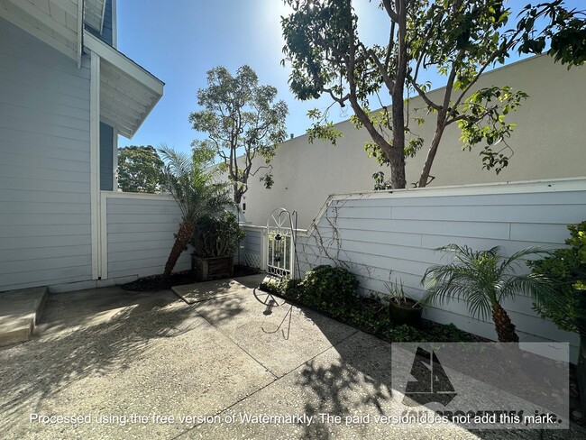 Building Photo - Bright & Spacious Huntington Beach Home with Vaulted Ceilings, Community Pool, EV Charger