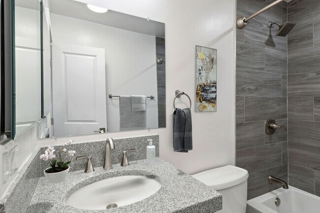 Building Photo - Move in Promotion! 2 Bedroom/1 Bathroom Remodeled Apartment - El Cajon