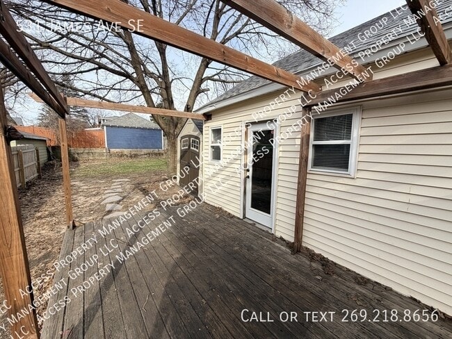 Building Photo - 531 James Ave SE