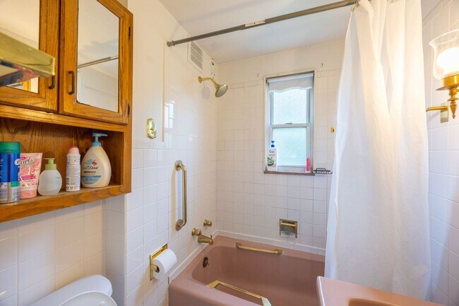 Building Photo - Charming 3-Bedroom Home on a Quiet Street ...