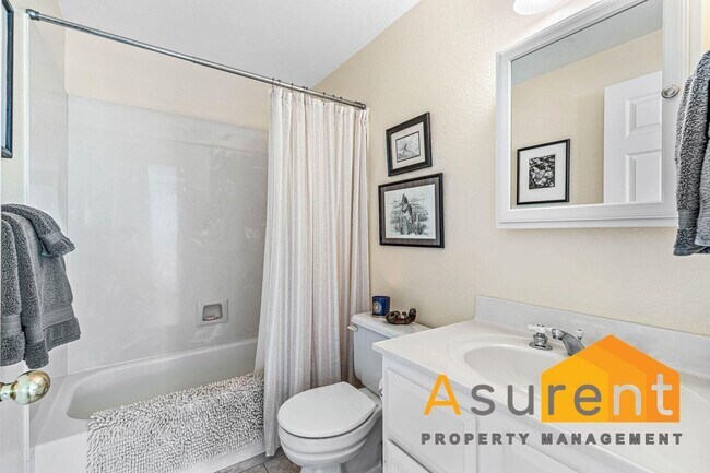 Building Photo - Stunning Home with Beautiful views of Ashland Available Soon!