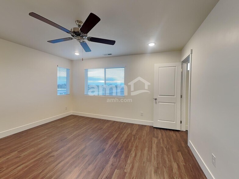 Building Photo - 1559 N Garnet Creek Ave