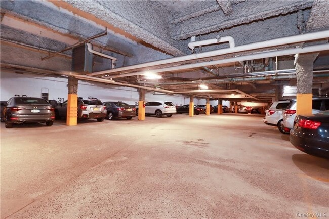 Building Photo - 2 Old Mamaroneck Rd