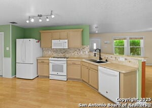 Building Photo - 3223 Crested Creek Dr