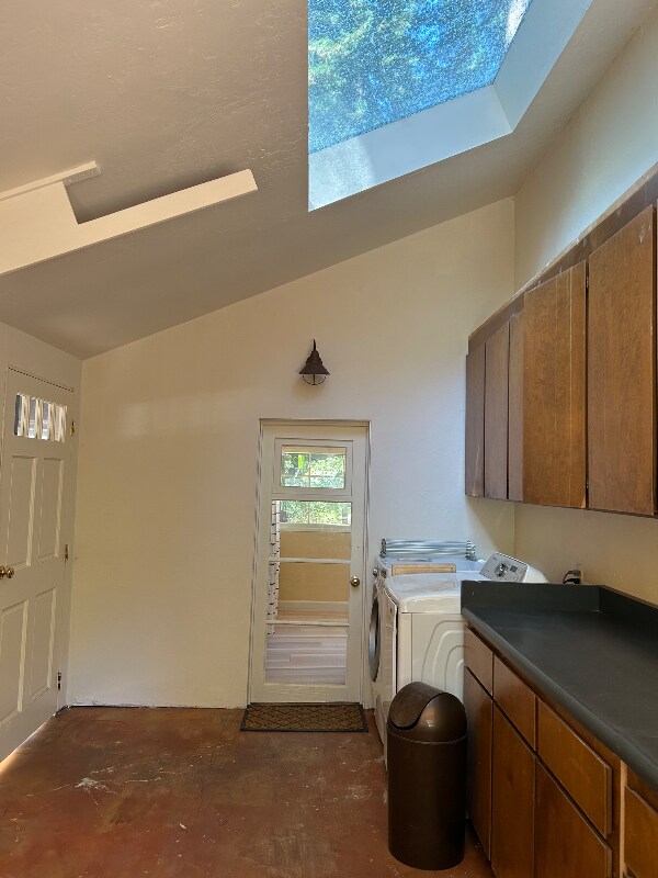 Building Photo - 131 Redwood Way
