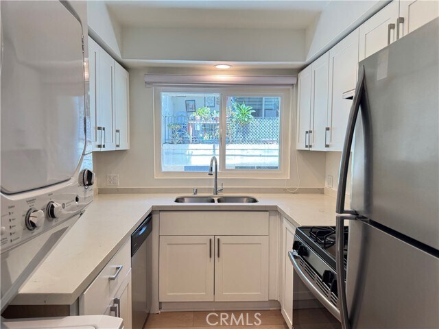 Building Photo - 251 N Oakland Ave