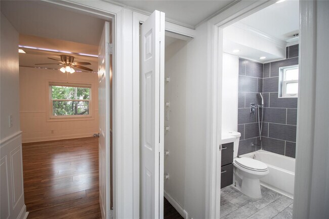 Building Photo - 8401 Royal Palm Blvd