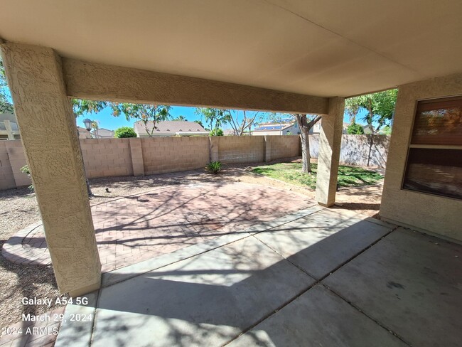 Building Photo - 9205 W Lone Cactus Dr