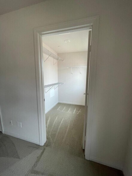 Building Photo - 7245 N Maple Rd