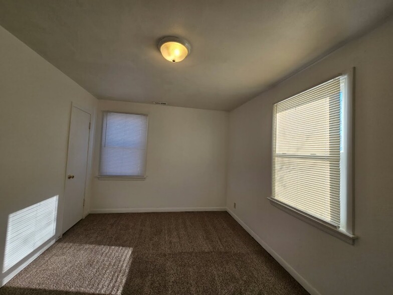 Building Photo - 19 Mary Ann Ct