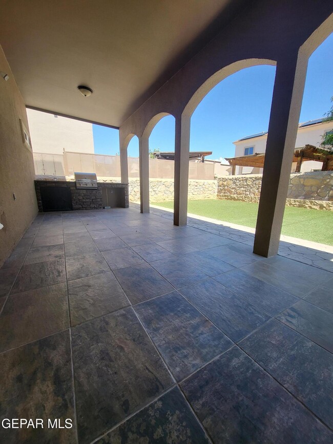 Building Photo - 3150 Spring Willow