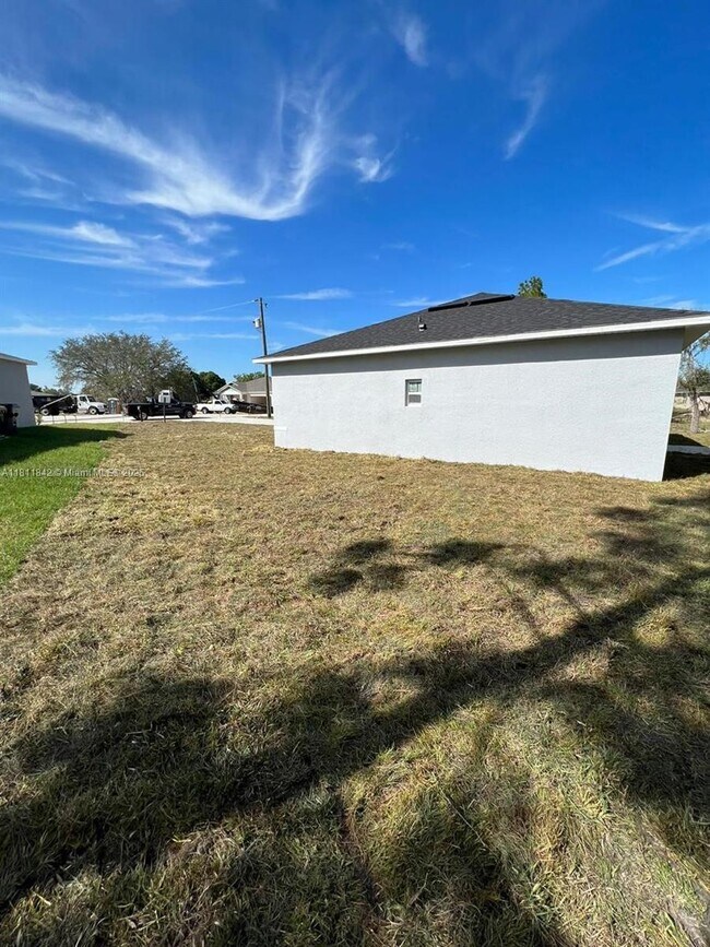 Building Photo - 412 Oakland Ln