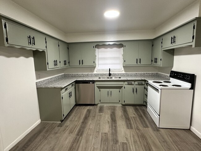 Building Photo - 2417 Becker Pl