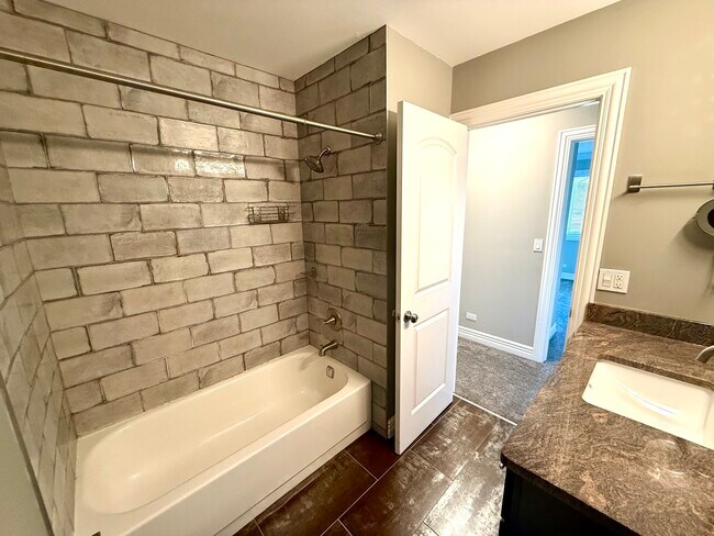 Building Photo - 298 Maplewood Ct