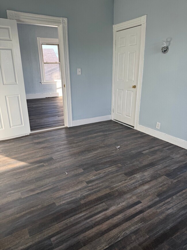 Building Photo - 821 Potters Ave
