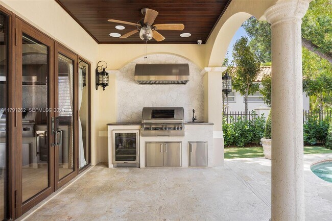 Building Photo - 6016 Leonardo St