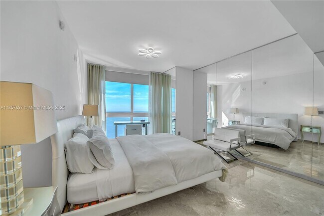 Building Photo - 495 Brickell Ave