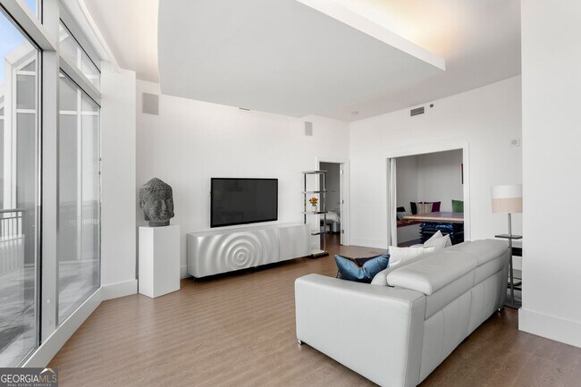 Building Photo - 3338 Peachtree Rd NE