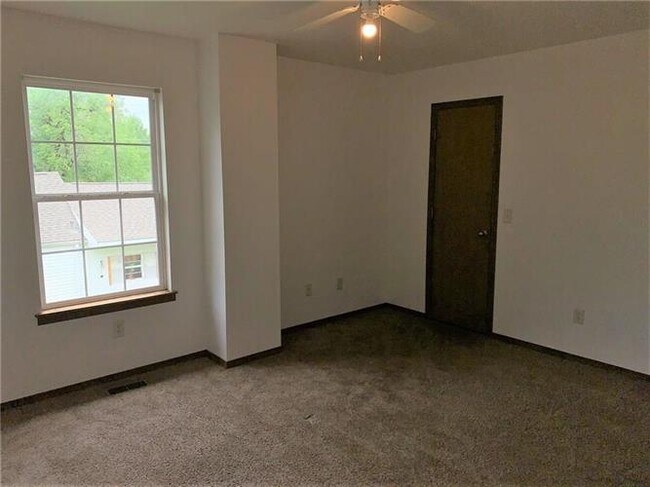 Building Photo - 1207 N Allen Dr