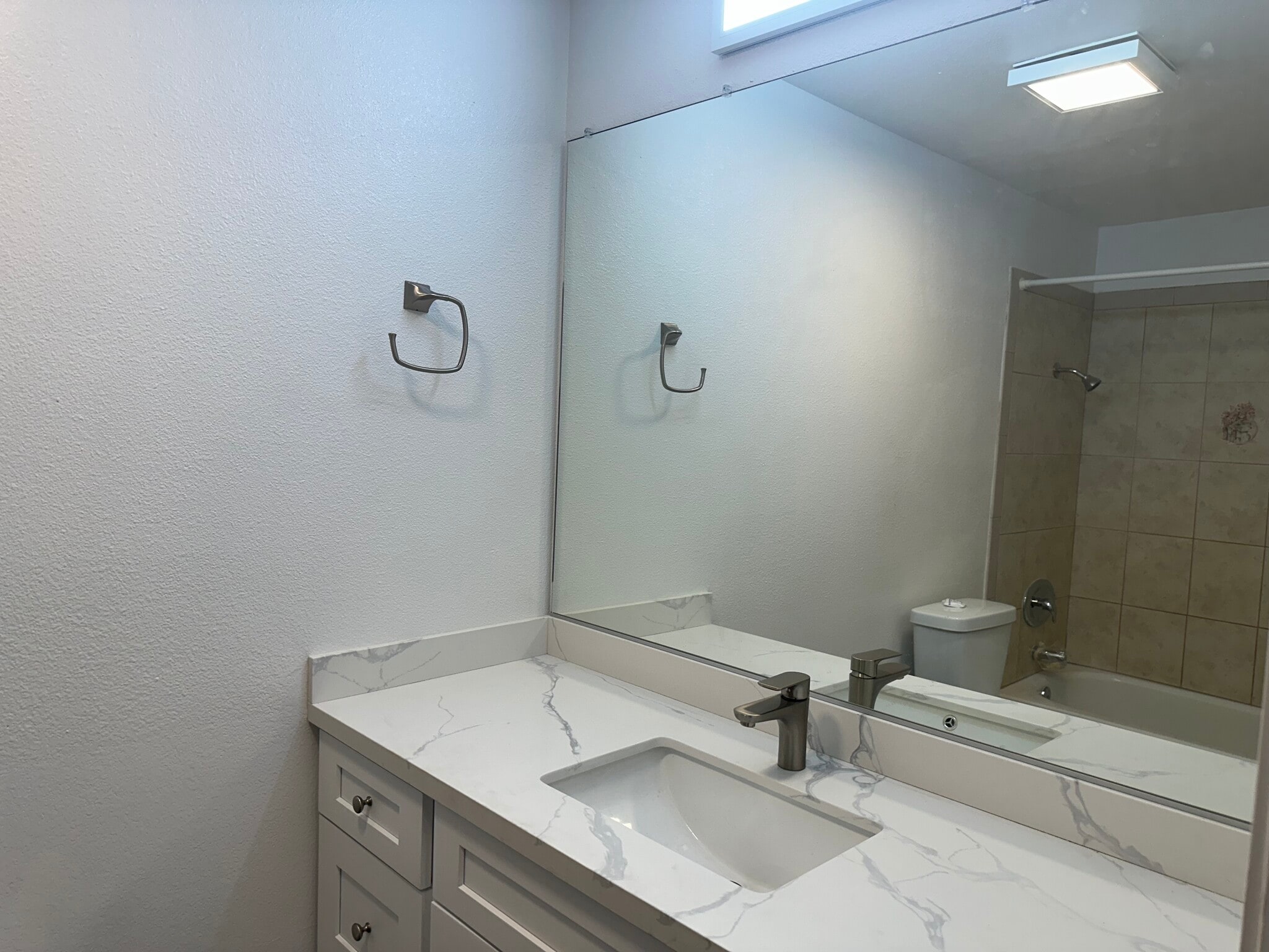 Building Photo - 244 S 10th St