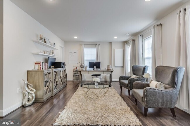 Building Photo - 11411 Tolkien Ave