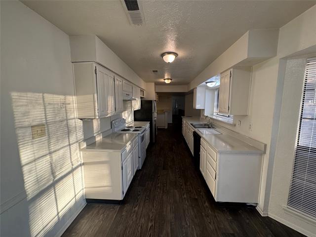 Building Photo - 2905 Woodlark Dr