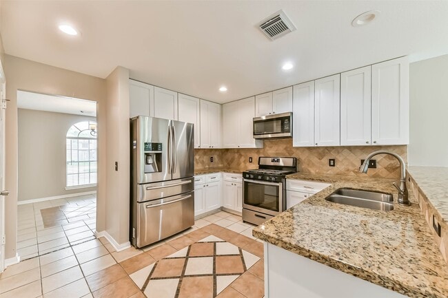 Building Photo - 2107 Bennigan St