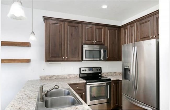 Building Photo - Beautiful Townhome in Prime Provo Location