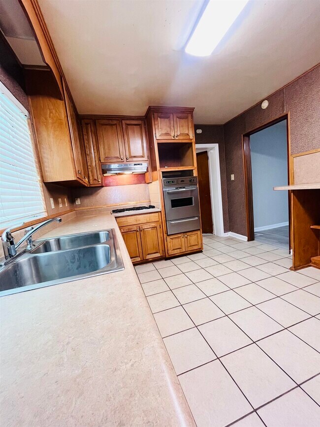 Building Photo - 3117 Gallimore Dr