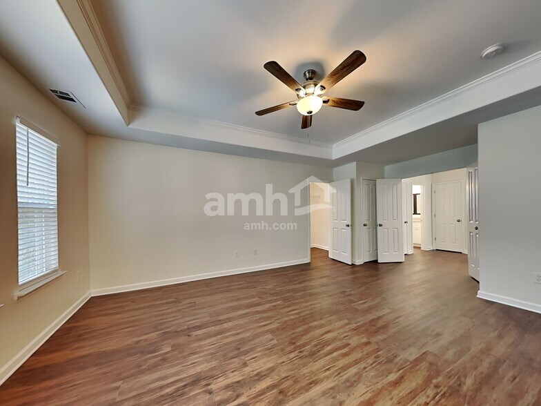 Building Photo - 625 Summer Hill Way