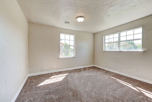 Building Photo - 4209 NE 16th St