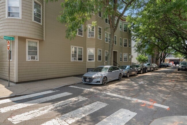 Building Photo - 18-20-20 Marcella St