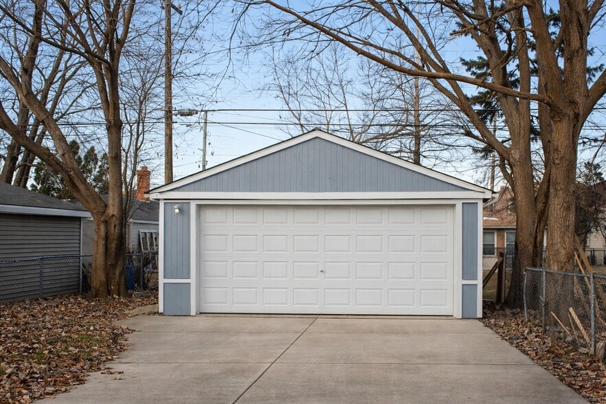 Building Photo - 11055 Chapp Ave